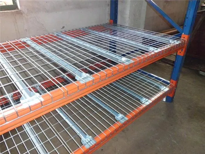 Pallet racking with steel wire mesh decking