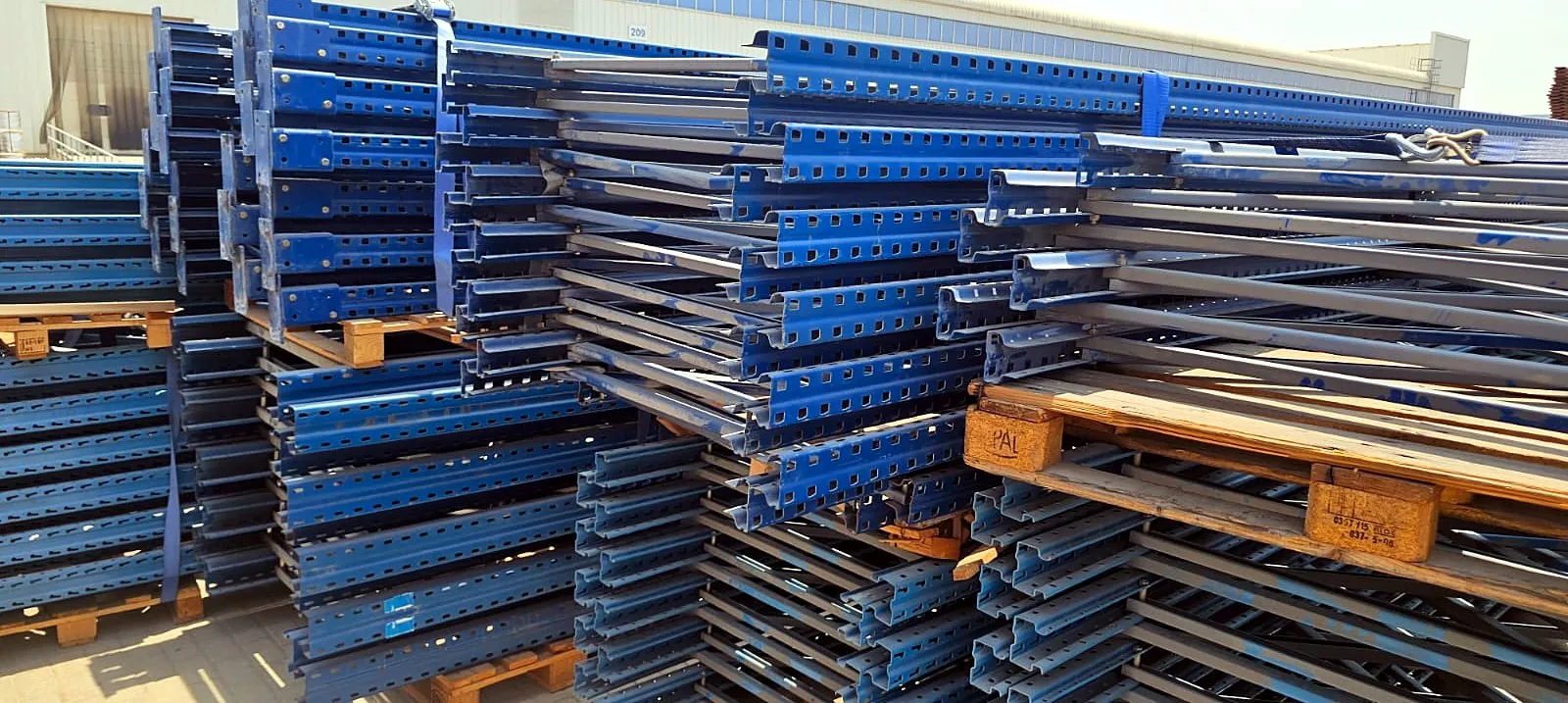 Used pallet racking upright frames in stock
